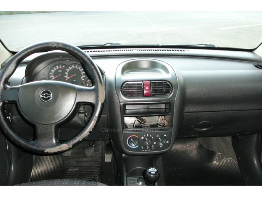 CHEVROLET - CORSA - 2010/2011 - Branca - R$ 35.500,00 - Auto Mais Veículos